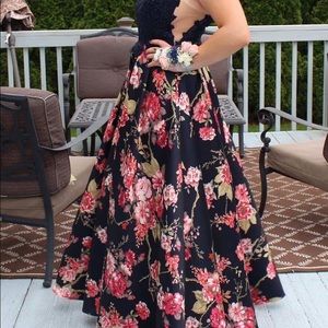 Beautiful dress - prom, wedding or formal occasion